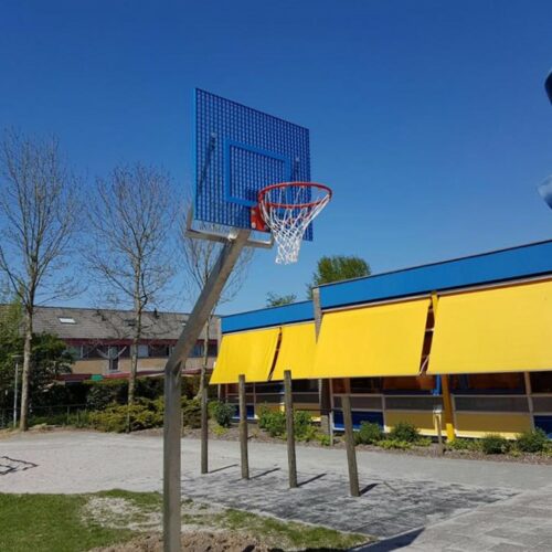 Basketbalpaal Rothe+ 35 Basketbaldoel uitgevoerd met geluidsarm antivandaal basketbalbord. Afmetingen 90 x 105cm. Blauw gecoat.